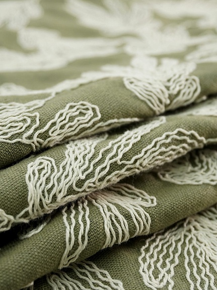 Полулен с вышитым рисунком "Дубовые листочки" цв.хаки, ш.1.35м(выш.часть1.2м), хл-50%, лен-50%