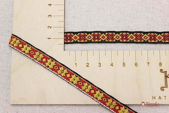 Жак.лента 10мм Красно-желтые цветы-снежинки на черном