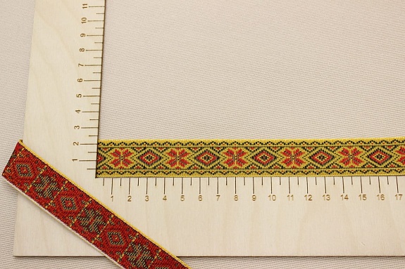 Жак.лента 22мм Красно-черный орнамент на желтом