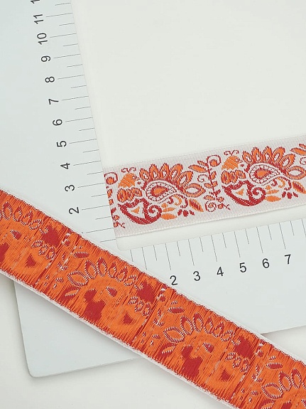 Жак.лента 30мм Темно-красные/оранжевые птицы на белом