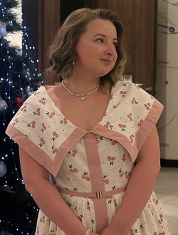 Платье из Плательного хлопка "Вишенки с горошком на белом"