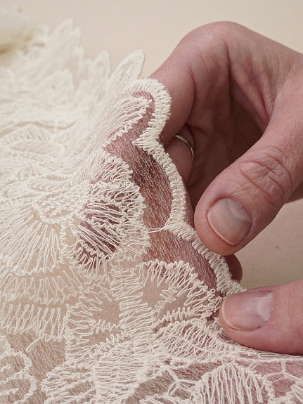 Кружевное полотно "Ажурный сад" (фестон с 2х ст.)  цв.кремовый, СОРТ2, ш.1.2м, хл-80%, нейлон-20%