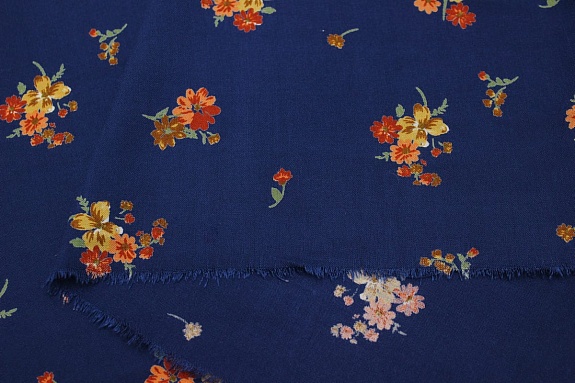 Штапель Премиум "Цветочные букетики" цв.темно-синий, ш.1.45м, вискоза-100%, 120гр/м.кв
