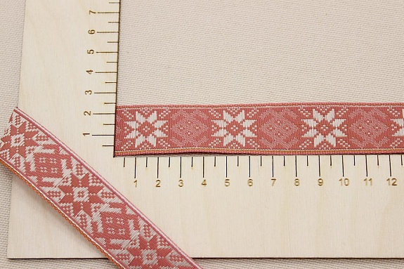 Жак.лента 23мм Бледно-серый цветок на бруснично-розовом