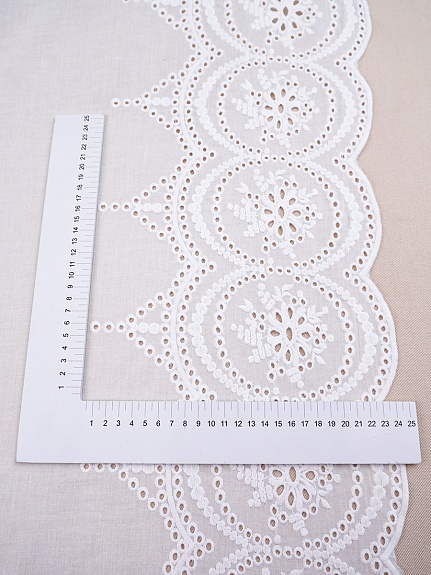 Шитье "Камея" (фестоны с 2х сторон) цв.молочно-белый, СОРТ2, ш.1.35м, хлопок-100%, батист, 80гр/м.кв