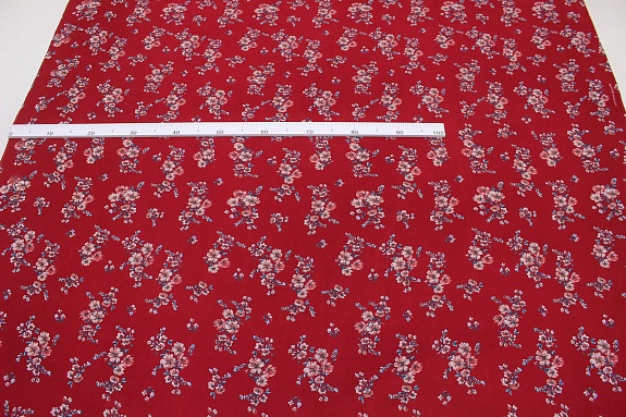 Штапель Премиум "Веточка сакуры (бежевые цветы) на малиновом", ш.1.45м, вискоза-100%