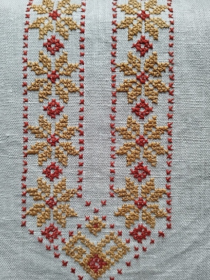 Косоворотка из льна с вышивкой ручной работы