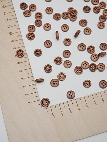 Пуговица дерево, цв.миндальный, 10мм, 4 отверстия