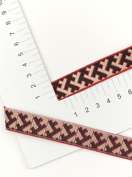 Жак.лента 18мм Славянский черно-кремовый оберег на красном