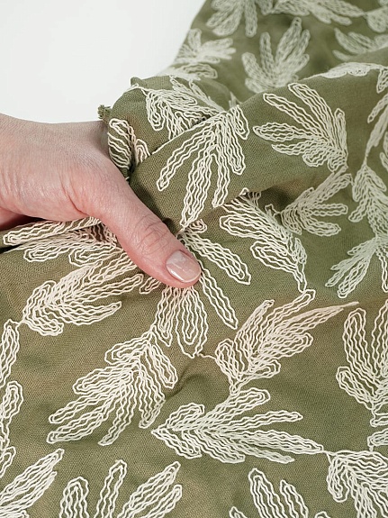 Полулен с вышитым рисунком "Дубовые листочки" цв.хаки, ш.1.35м(выш.часть1.2м), хл-50%, лен-50%