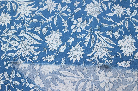 Штапель "Белоснежный сад" цв.лазурно-синий, ш.1.45м, вискоза-100%, 90гр/м.кв