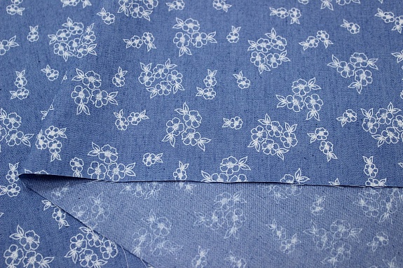Джинсовая ткань "Чудные букетики на голубой джинсе", ш.1.45м, хл-85%, п/э-15%, 135гр/м.кв
