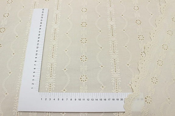 Шитье "Цветочное ожерелье" (фестоны с 2х сторон) цв.кремовый, ш.1.35м, батист, хл-100%, 80гр/м.кв