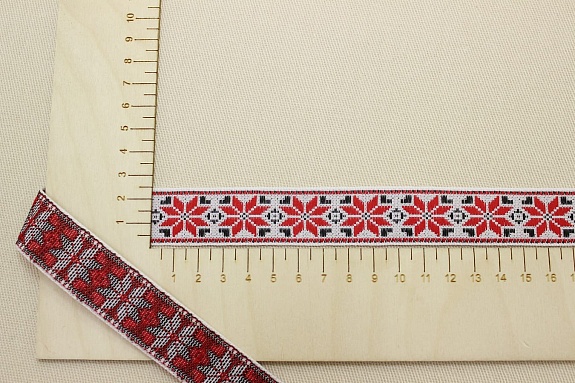 Жак.лента 24мм Красная (с черным) снежинка-цветок на белом