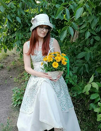 Платье с перепадом длины из полульна