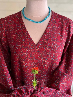 Платье из хлопкольна "Мелкие цветочки с веточками на бордовом"