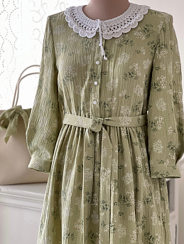 Женственное платье с поясом из двухслойного муслина с эф.жатости "Веточки ромашки"