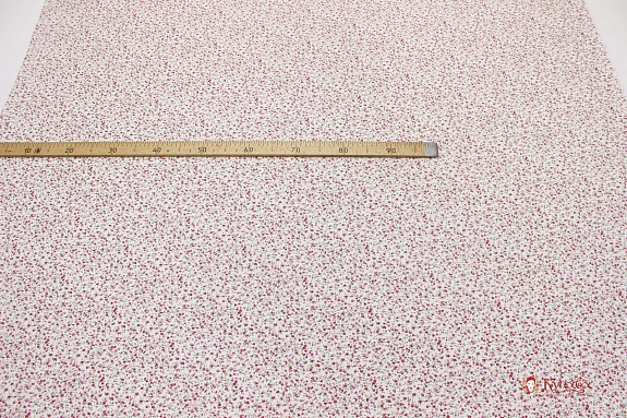 Импорт. хлопок "Цветочное вдохновение (малиновые цветы на молочном)", ш.1.45м, хл-100%, 105гр/м.кв