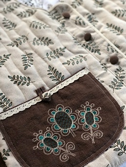 Жилет из полульна "Мелкие зеленые веточки" 