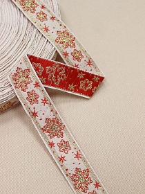 Жак.лента 23мм Золотистые с красным снежинки на молочном