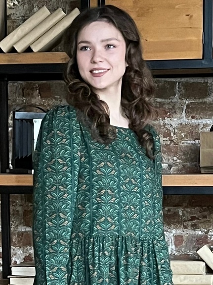 Платье из импортного хлопка "Лесные птички" в темно-зеленом цвете