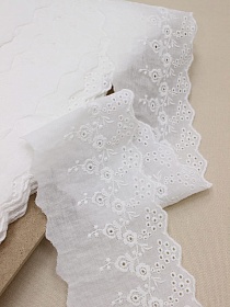 Шитье цв.молочно-белый (общая ширина 90мм, ширина вышивки 67мм), хлопок-100%, батист