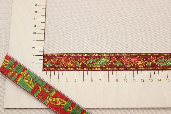 Жак.лента 23мм Красные/зеленые огурцы на винтажно-бордовом