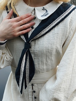 Платье из муслина в молочном цвете