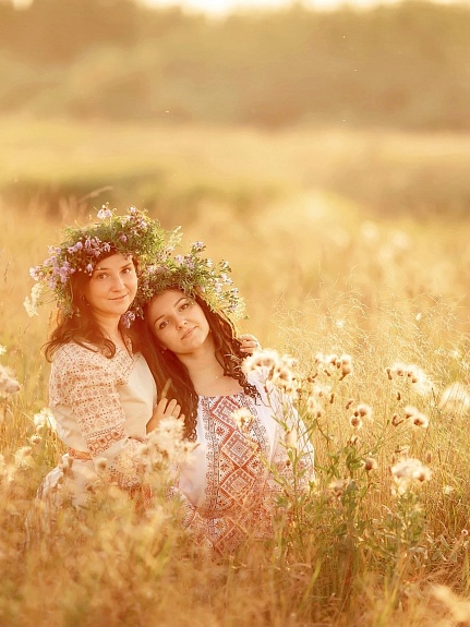 Платья в народном стиле из полульна и рогожки