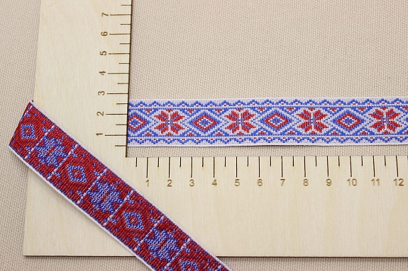 Жак.лента 23мм Красно-васильковый орнамент на белом