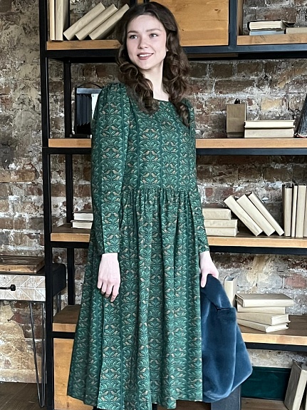 Платье из импортного хлопка "Лесные птички" в темно-зеленом цвете