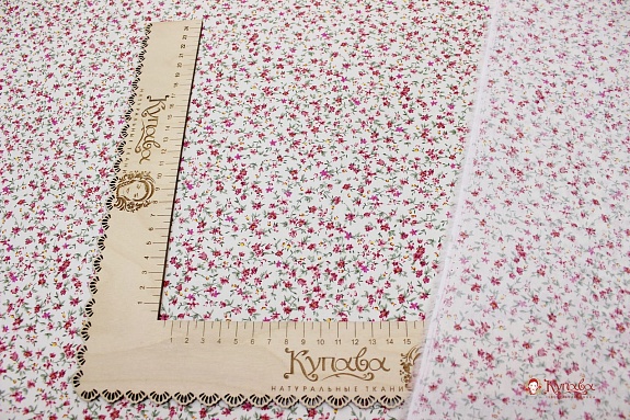 Импорт. хлопок "Цветочное вдохновение (малиновые цветы на молочном)", ш.1.45м, хл-100%, 105гр/м.кв