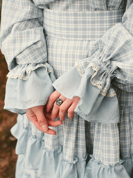 Платье из вареного хлопка и батиста в голубом цвете