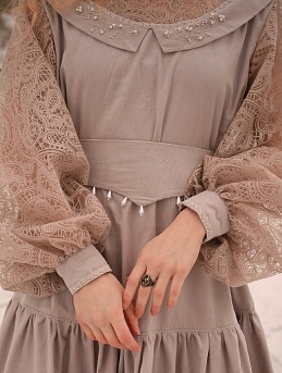 Платье из микровельвета в пепельно-сером цвете