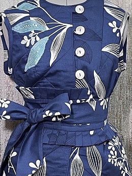 Стеганный жилет из сатина с вышивкой пайетками