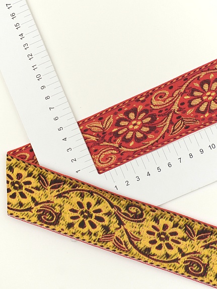 Жак.лента 50мм Черно-желтые ромашки на красном