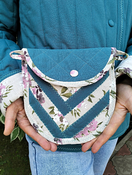 Небольшая сумочка из полульна