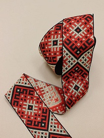 Жак.лента 70мм Крупный красный/св.бежево-оливковый славянский оберег на черном