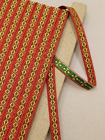 Жак.лента 10мм Желто-зеленый орнамент на красном, рис.9328