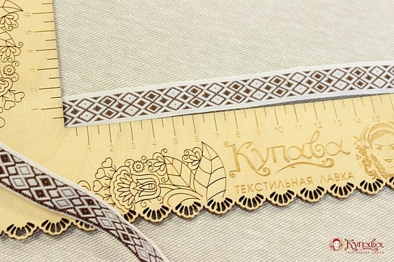 Жак.лента 18мм Коричневые ромбики на белом