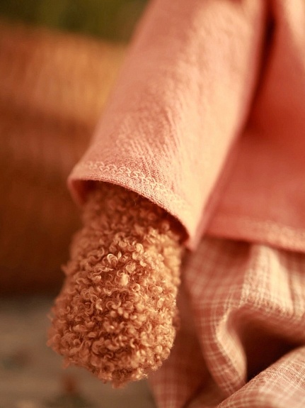 Игрушка Зайчика в одежде из вареного хлопка