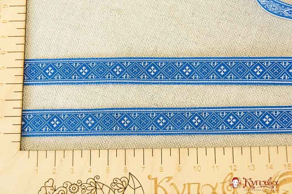 Жак.лента 18мм Белый орнамент на васильковом