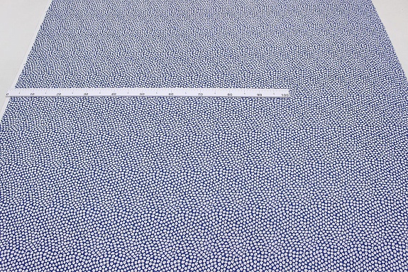 Штапель "Маленькие белые цветочки на джинсовом", ш.1.43м, вискоза-100%, 90гр/м.кв