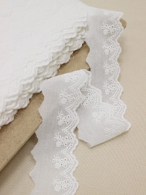 Шитье цв.молочно-белый (общая ширина 50мм, ширина вышивки 31мм), хлопок-100%, батист