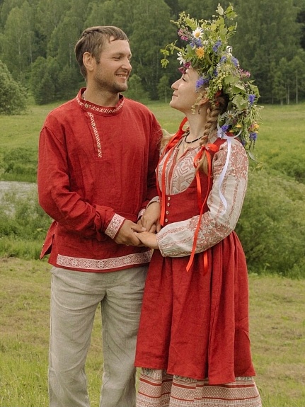 Костюмы народные из льна и полульна