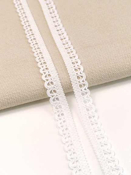 Кружево цв.белый, ш.12мм, хлопок-90%, п/э-10%.