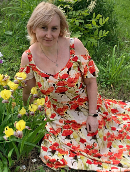 Платье на бретелях и свисающим рукавом-воланом из штапеля Премиум "Маковка"