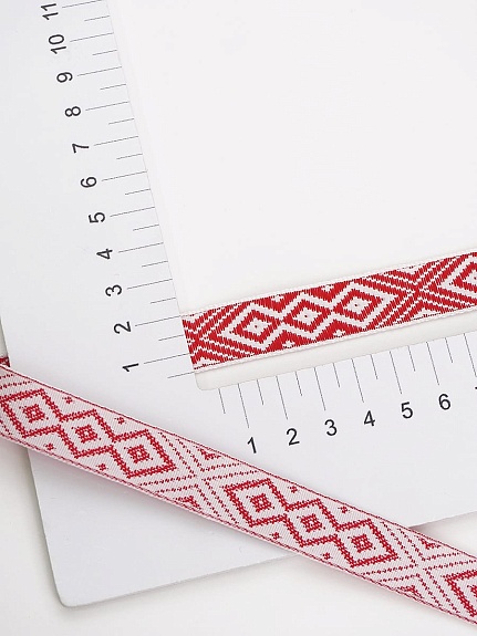 Жак.лента 18мм Красный оберег на белом#051898