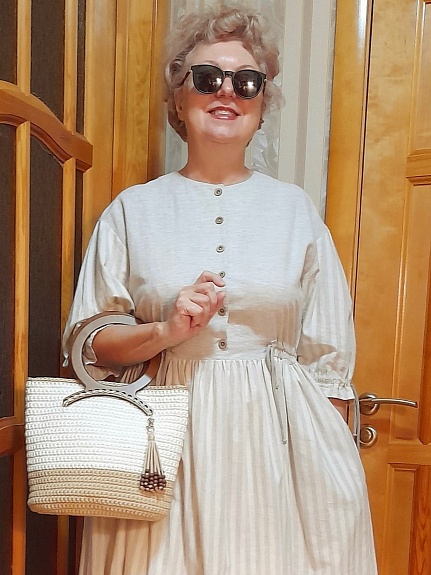 Льняное платье в суровом цвете