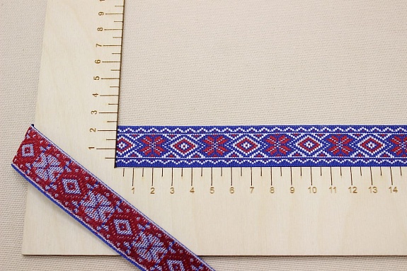 Жак.лента 23мм Красно-белый орнамент на васильковом